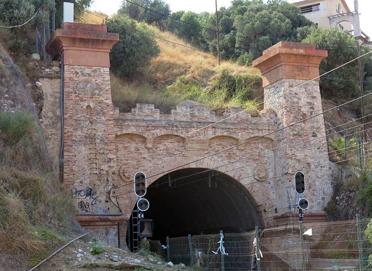 Montgat - tunel - tren
